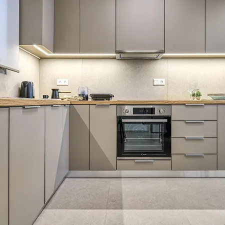 Etheli Luxury Apartment With Private Parking And Balcony Apartamento *