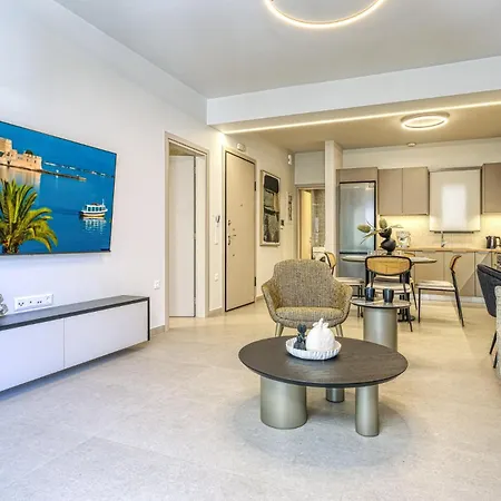 Etheli Luxury Apartment With Private Parking And Balcony